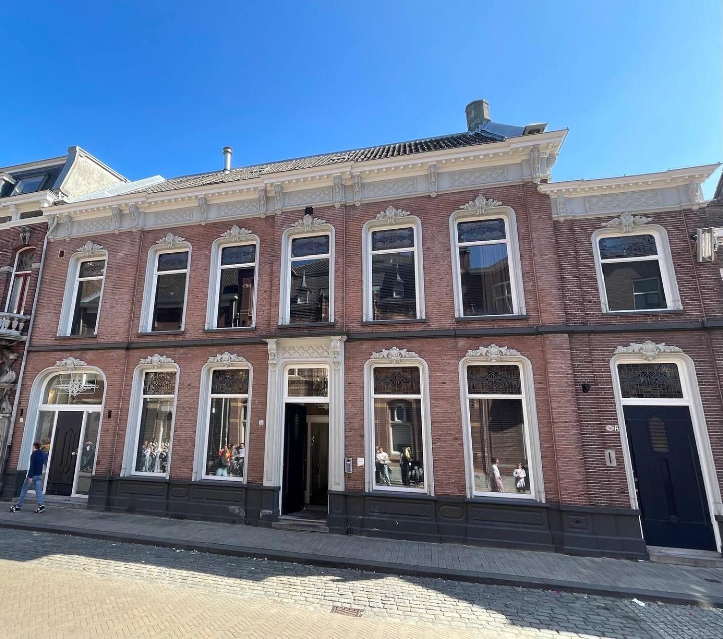 Suite With Bath City Center Villa Tilburg Exterior photo